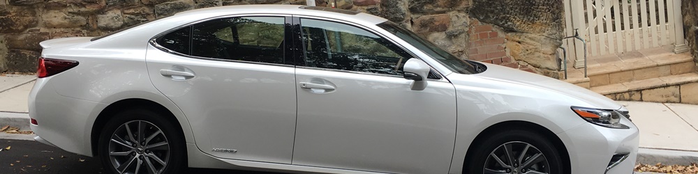 2017 Lexus ES 300h Sports Luxury Review