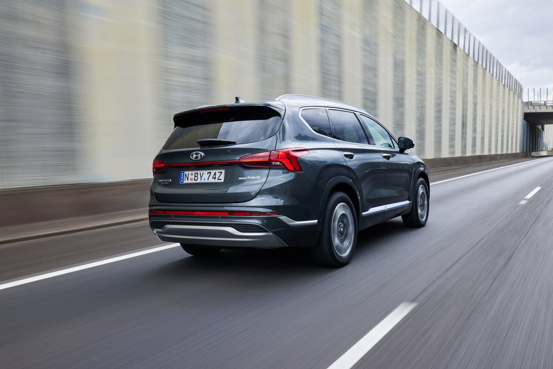 Hyundai Santa Fe Hybrid rear view