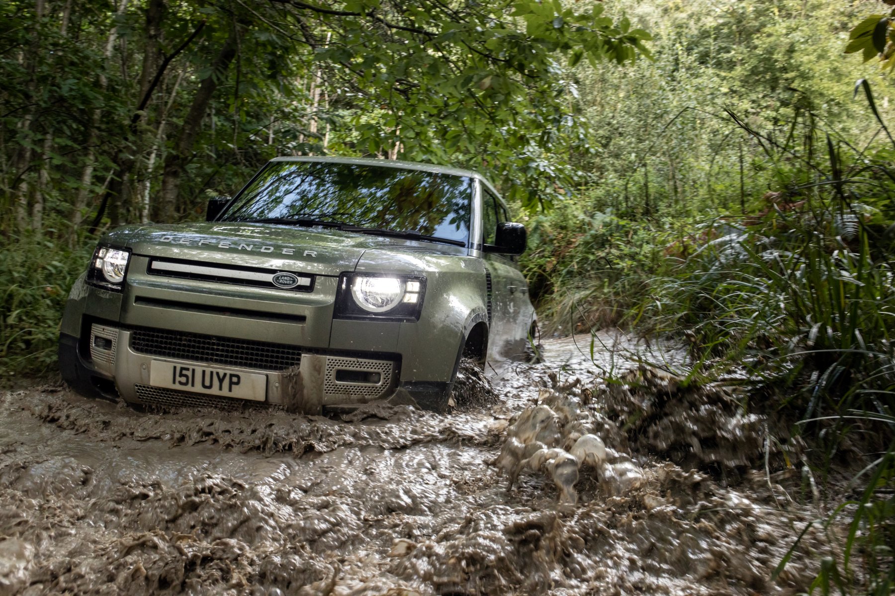 Land Rover_Defender P400e 24MY PHEV 1