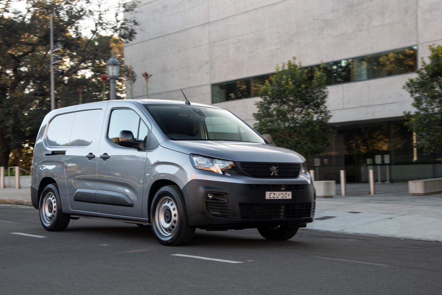 Peugeot e-Partner delivery van driving