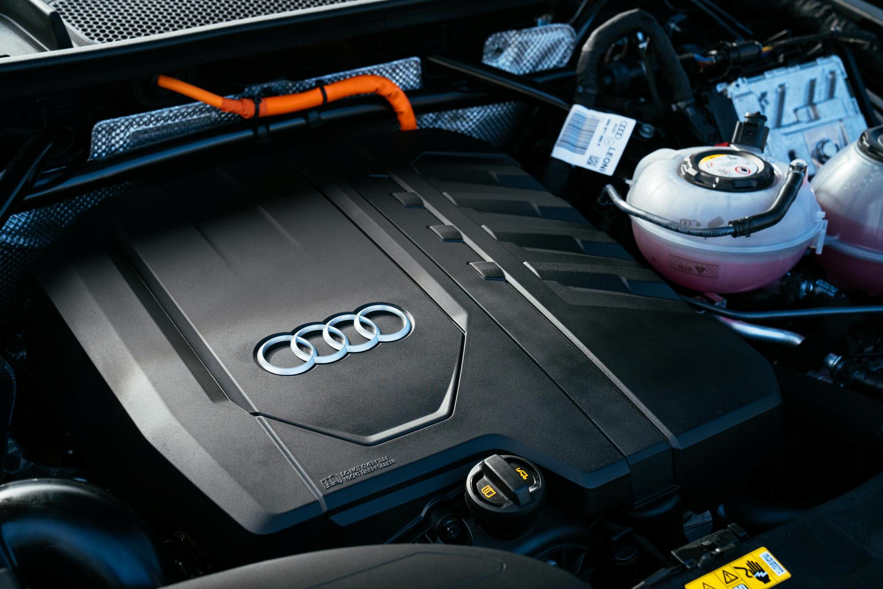 AudiQ5 55 TFSI e 2023 engine 2