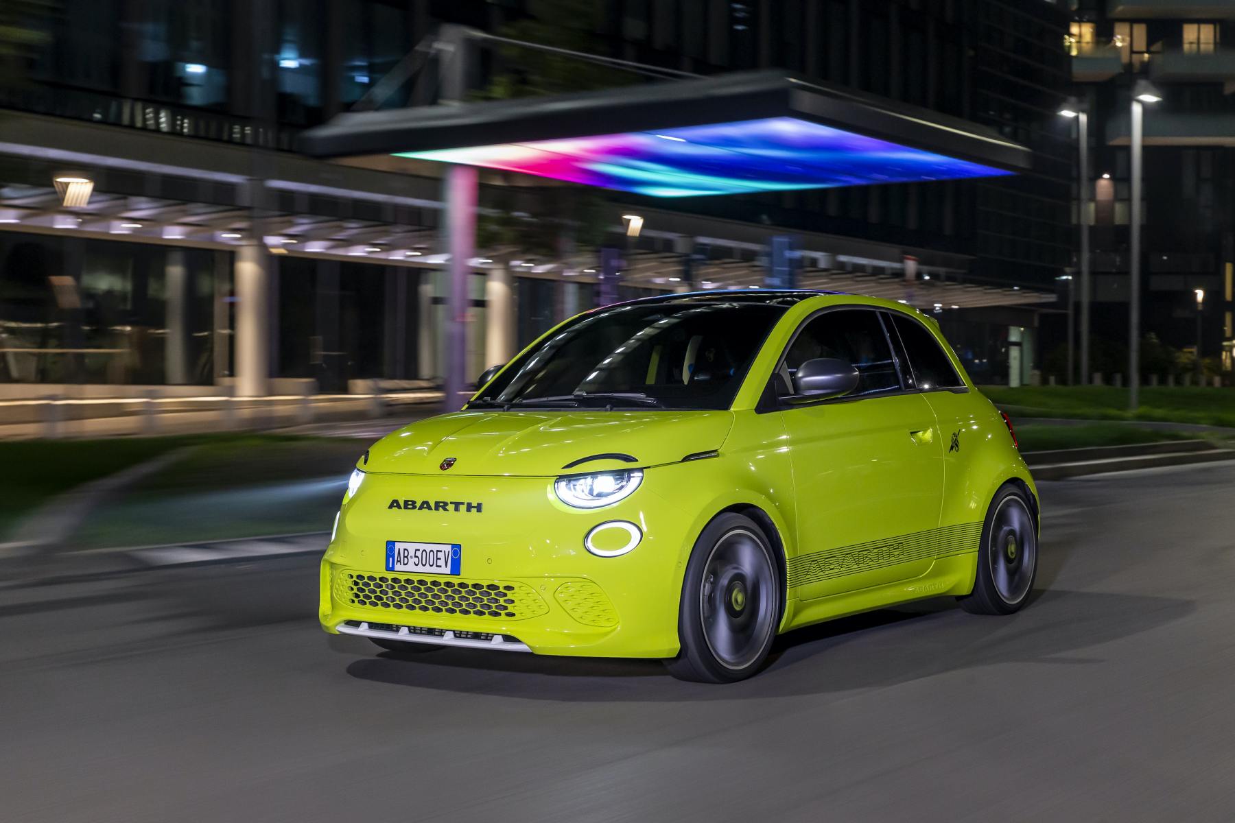 Abarth 500e front 1