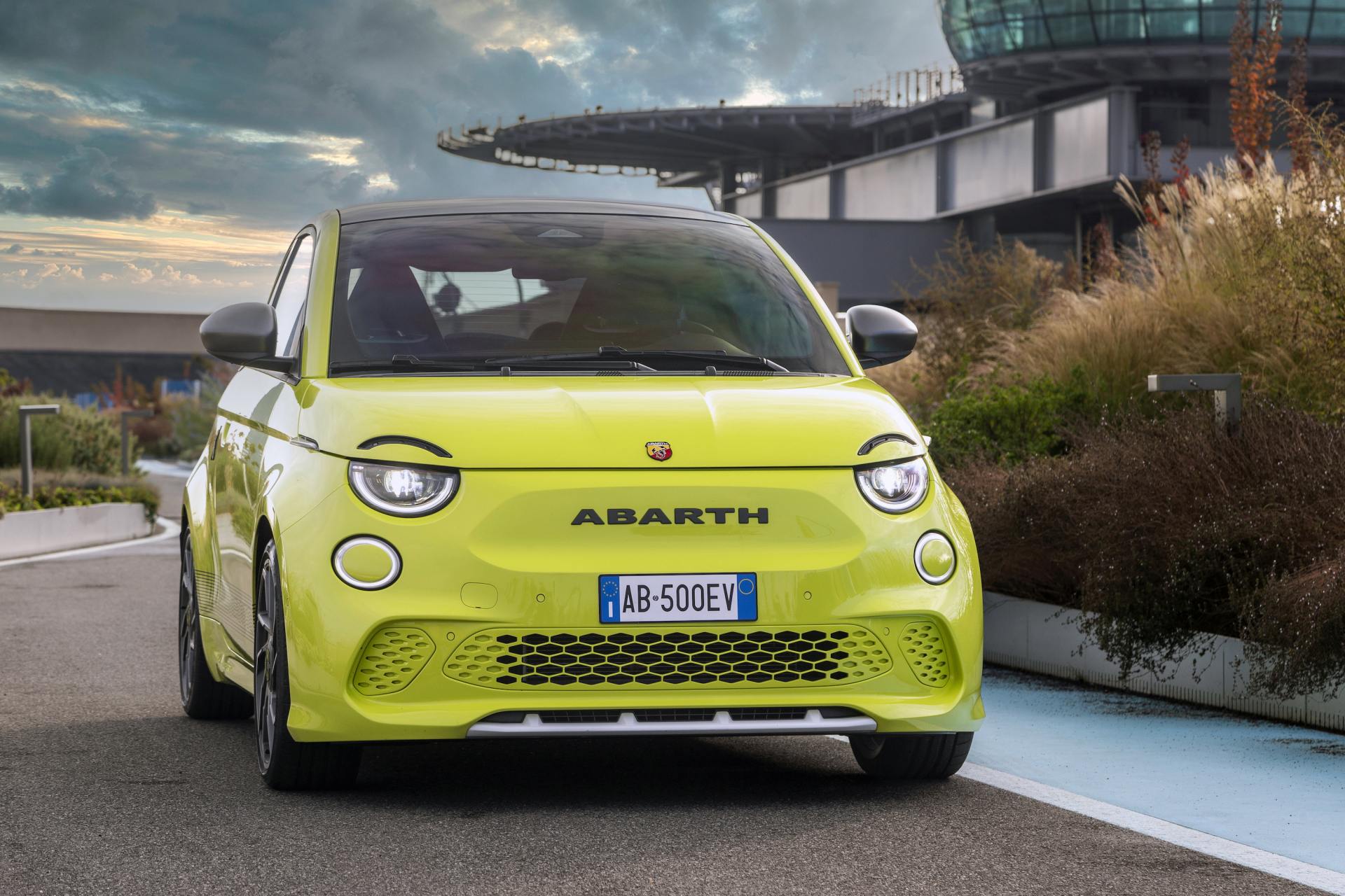 Abarth 500e grill