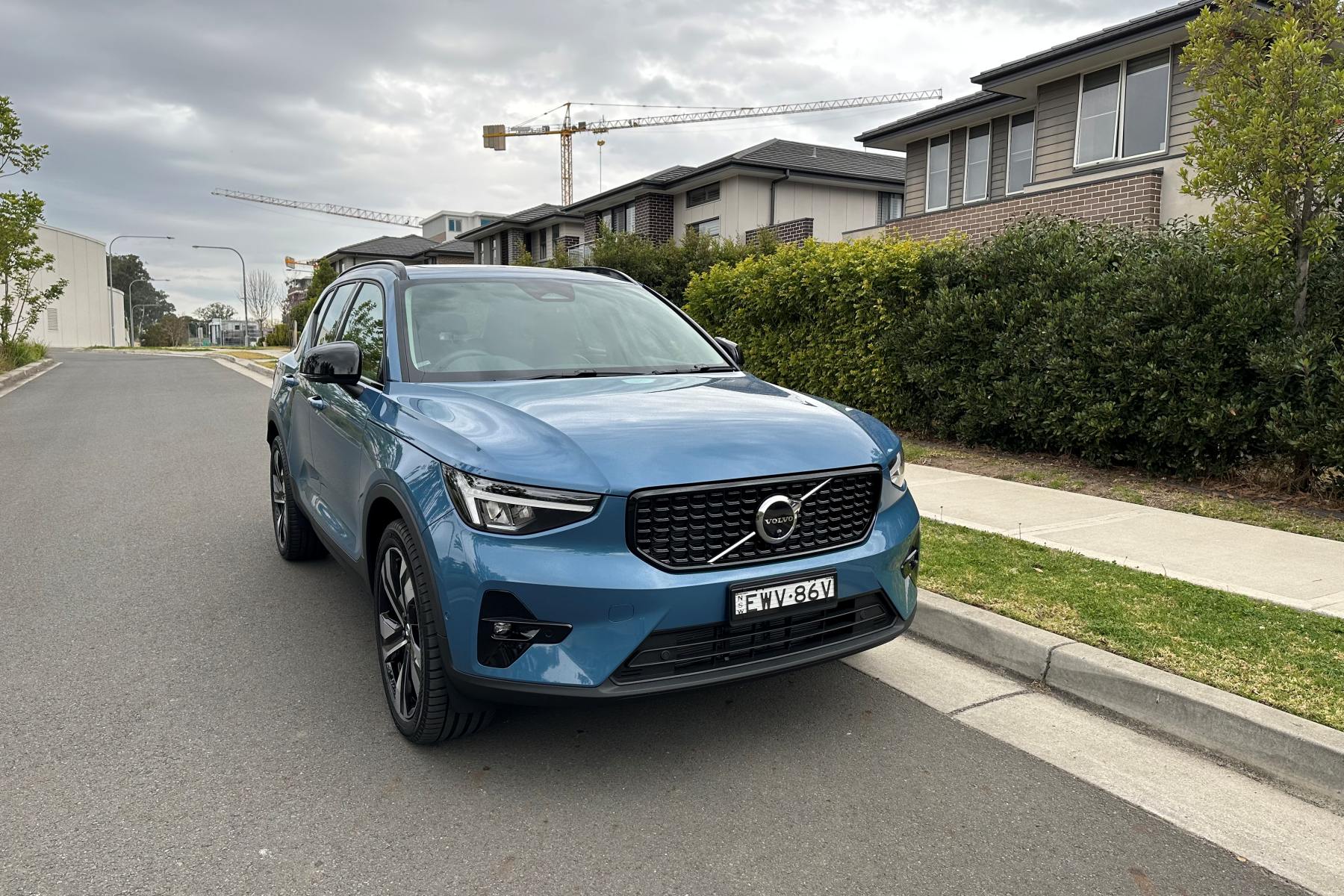 Volvo XC40 Ultimate B5 Dark 2023 AWD SUV front 1