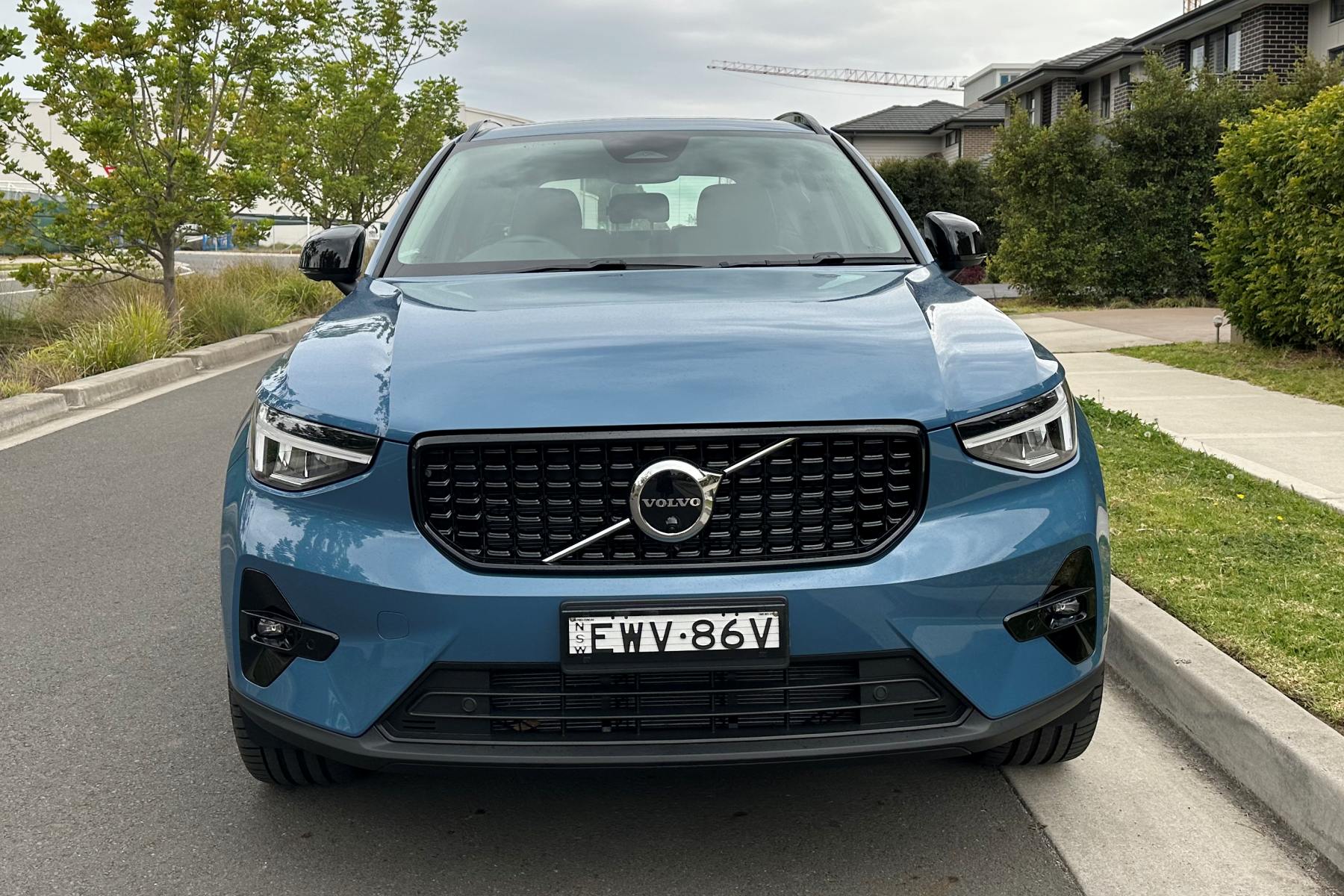 Volvo XC40 Ultimate B5 Dark 2023 AWD SUV front 2