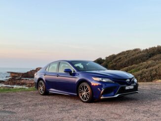 Toyota Camry Hybrid SL front quarter 2