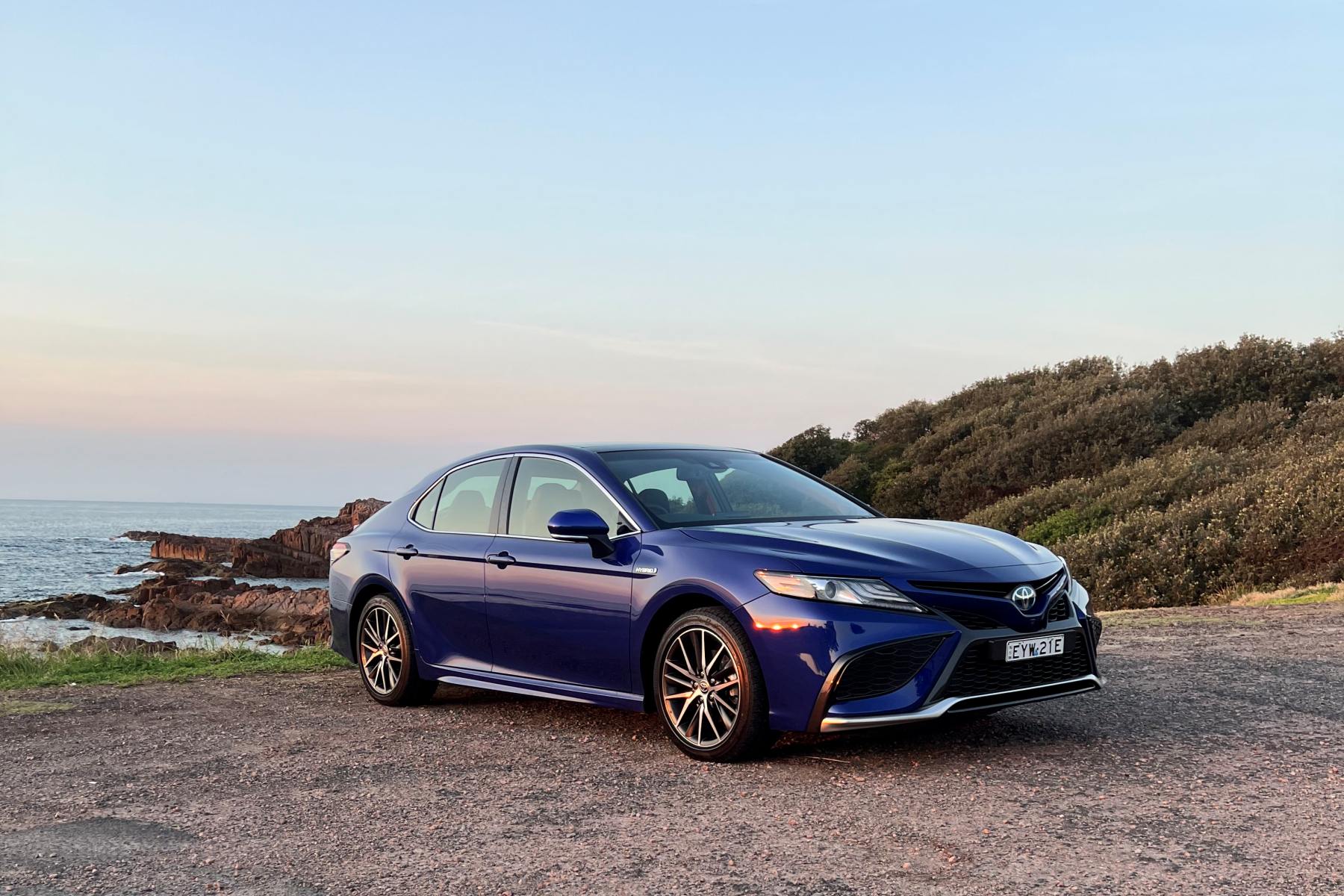 Toyota Camry Hybrid SL front quarter 2