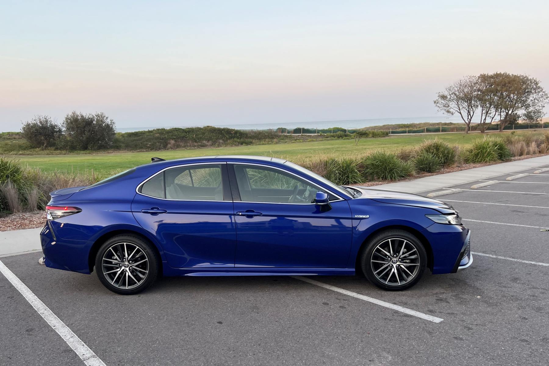 Toyota Camry Hybrid SL profile 1