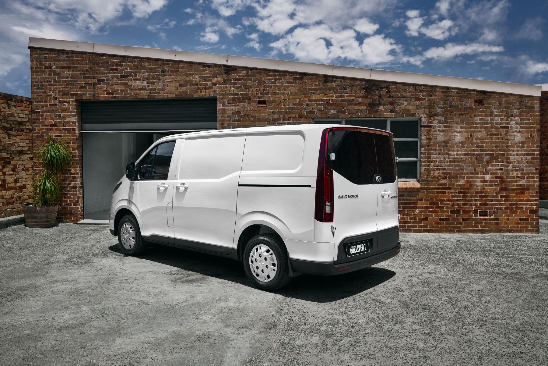 LDV eDeliver 7 SWB Low Roof rear