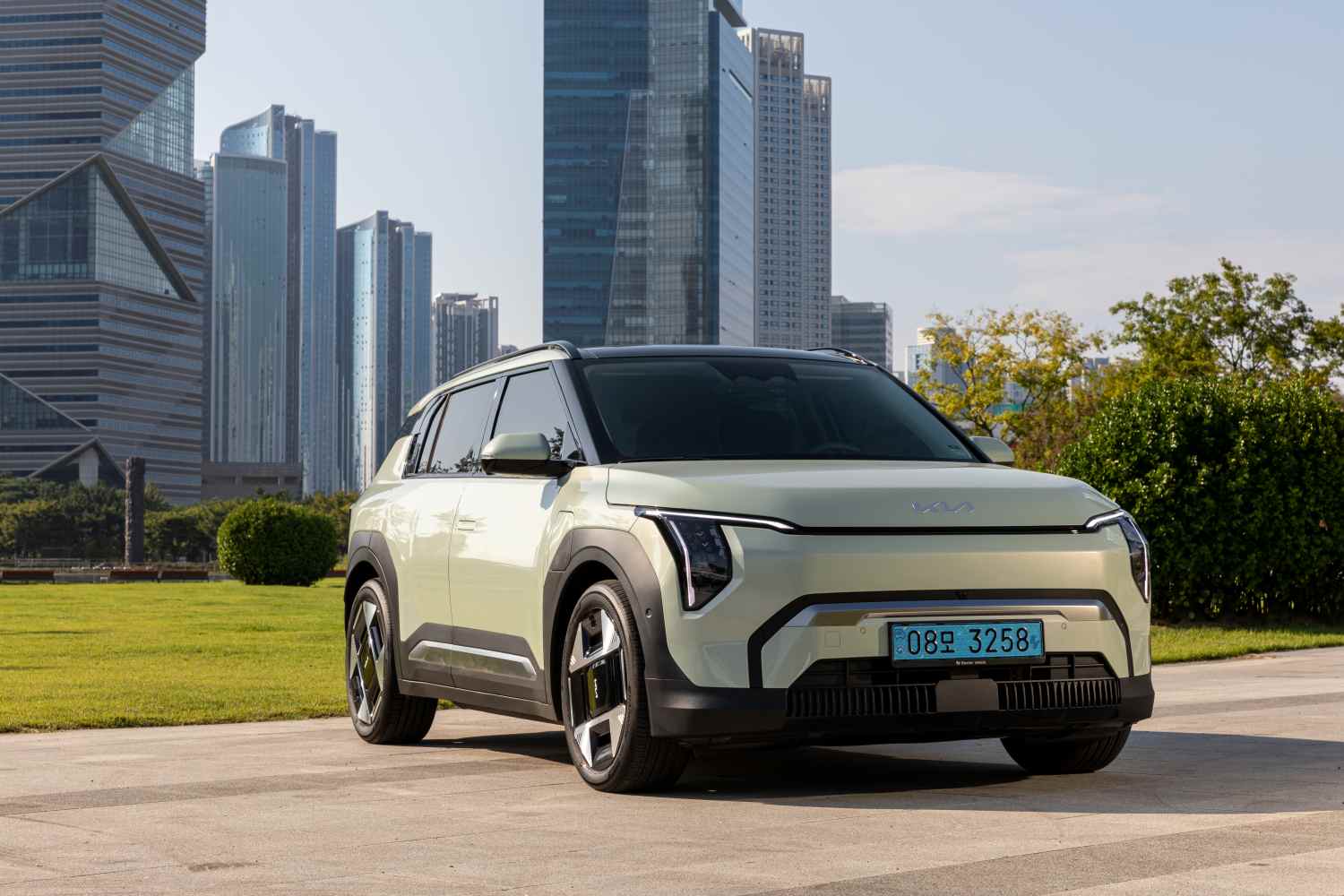 New_Kia_EV3_takes_centre_court_at_the_Australian_Open_ahead_of_showroom_arrival_(overseas_vehicle_pictured) (1)