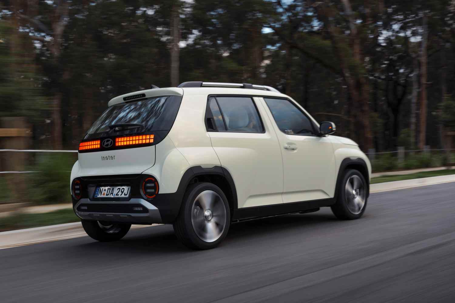Hyundai INSTER Extended Range 13