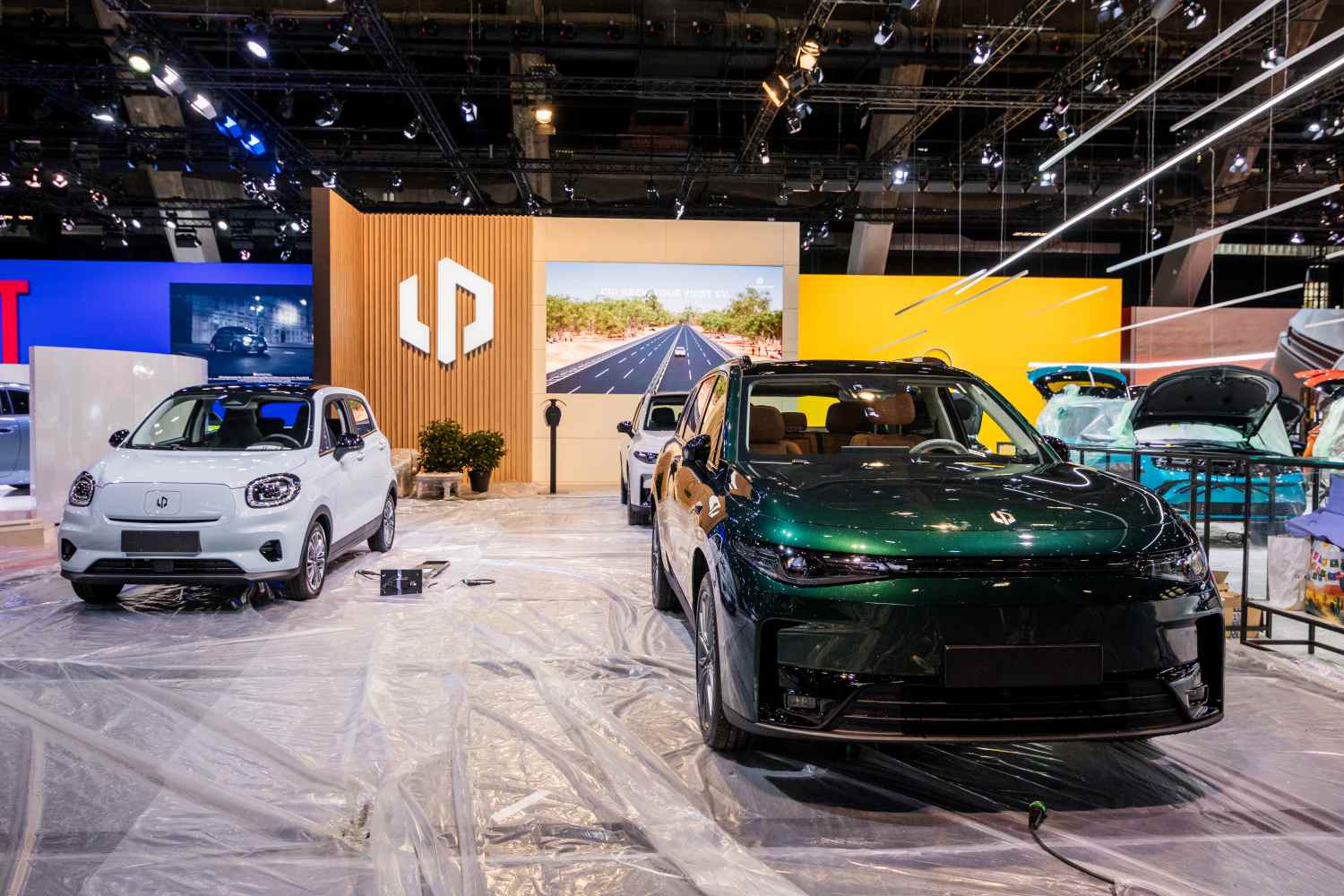 Leapmotor_at_the_2025_Brussels_Motor_Show__launch_of_the_Range_Extender_on_C10 (1)