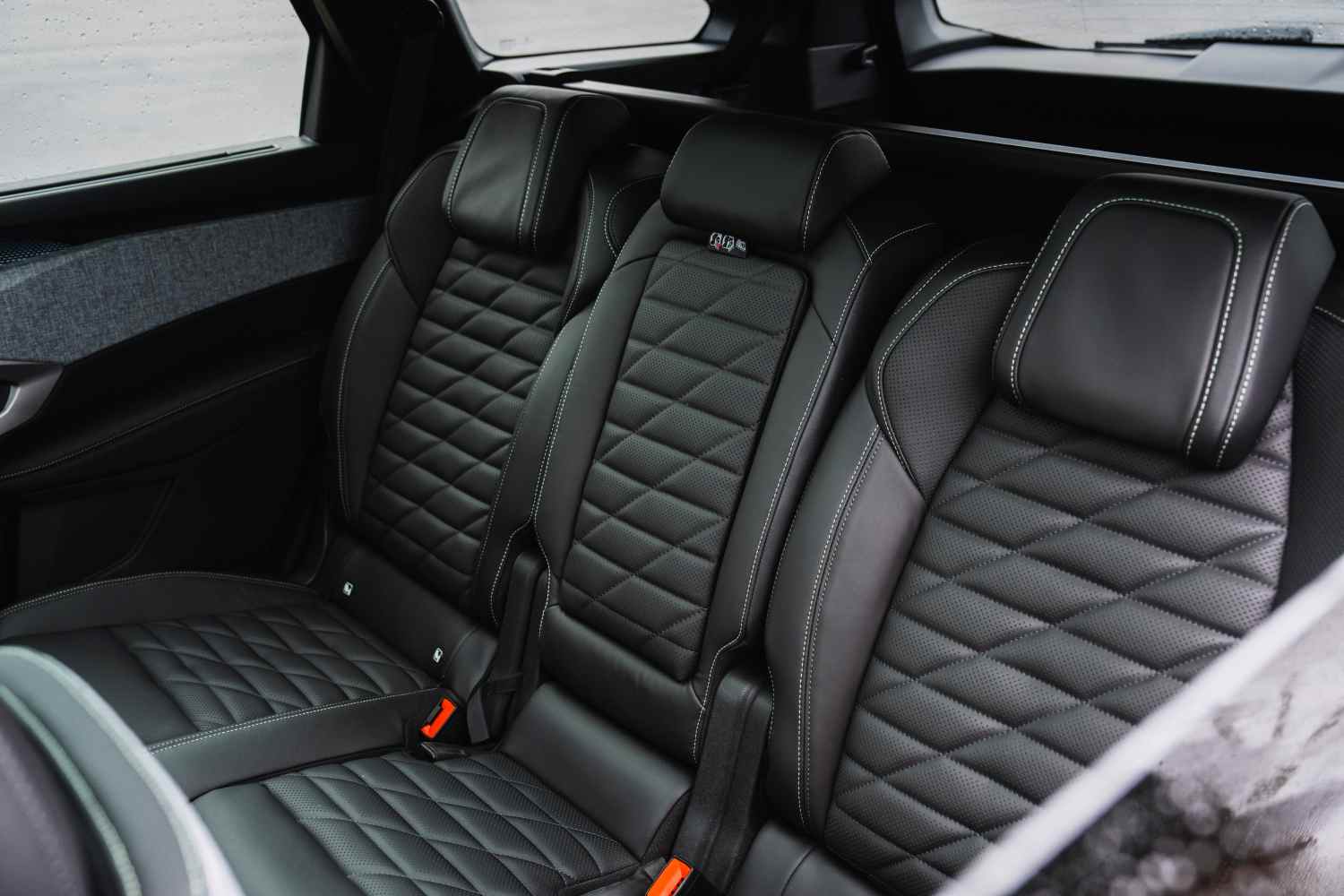 Peugeot 5008 GT PREMIUM HYBRID SUV SEATS