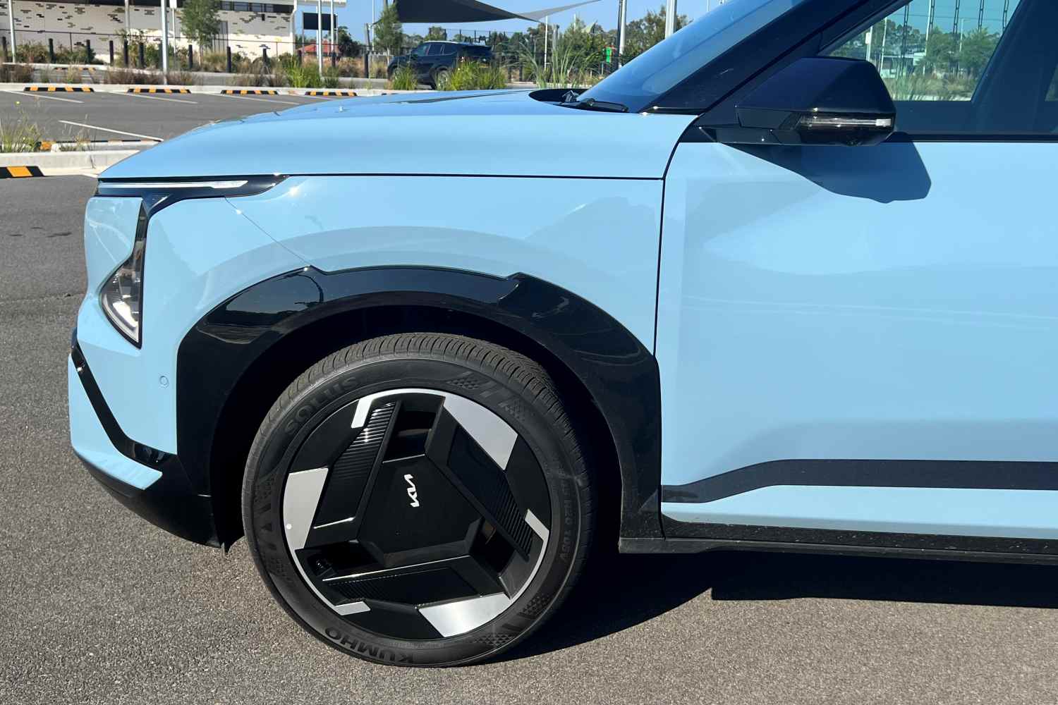 Kia EV5 GT-Line front tyre and wheel 1