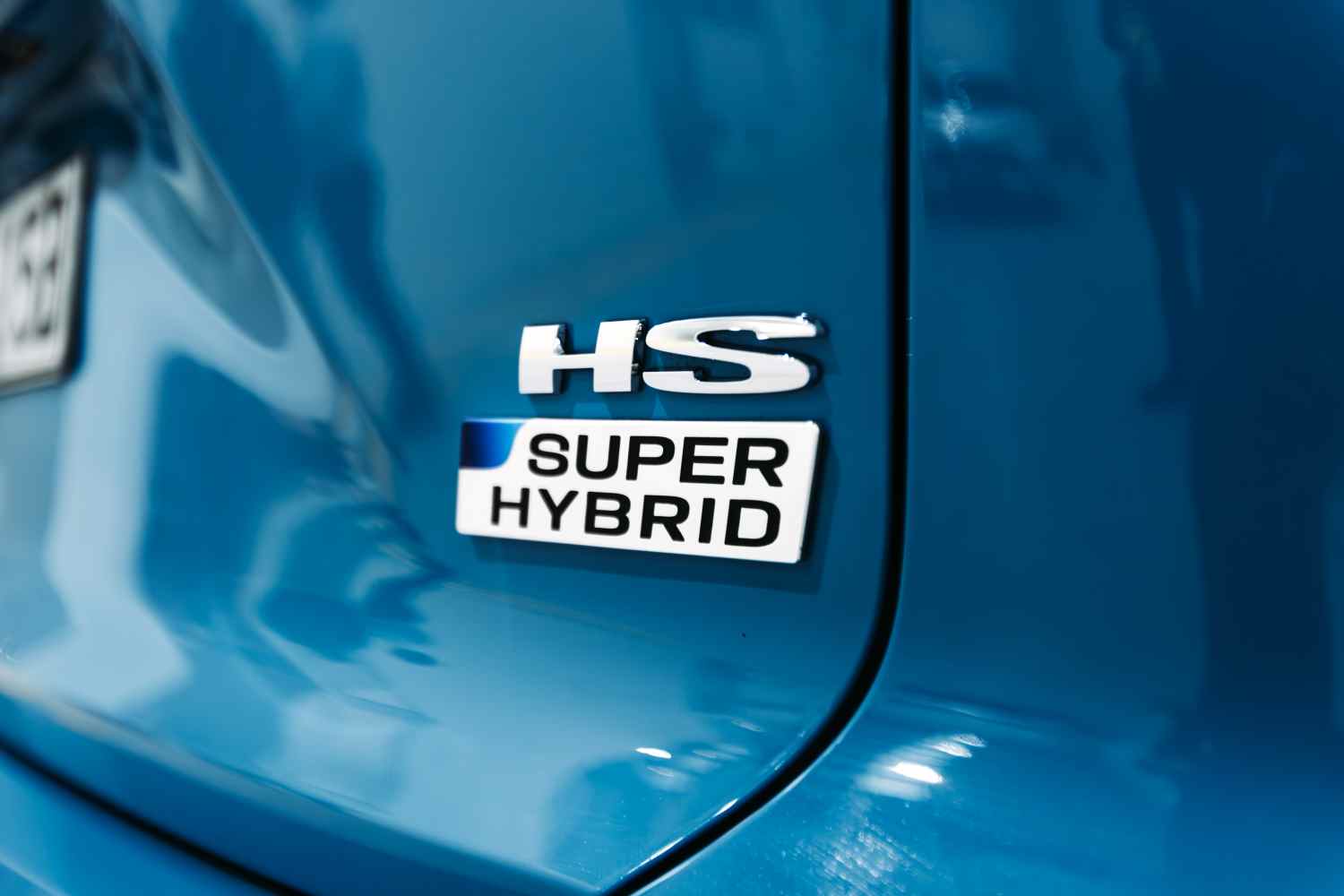 MG HS SUPER HYBRID badge