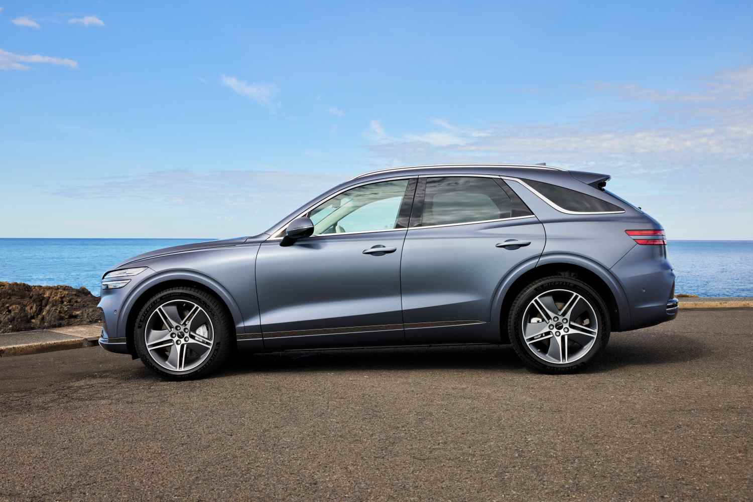2025 Electrified GV70 profile 1