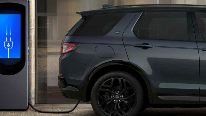 Land Rover Discovery Sport_26MY_LANDMARK_110625_PHEV_10a Land Rover Discovery Sport_26MY_LANDMARK_110625_PHEV_10a
