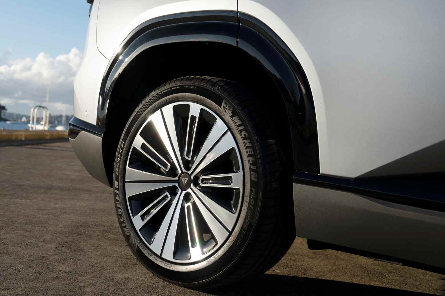 2025 DEEPAL E07 21 inch diamond cut alloys