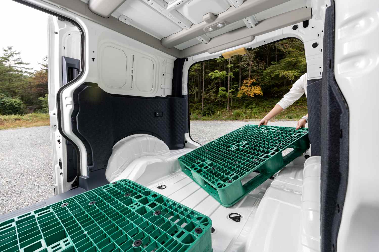 Kia PV5-Cargo-Clear White-Detail 1