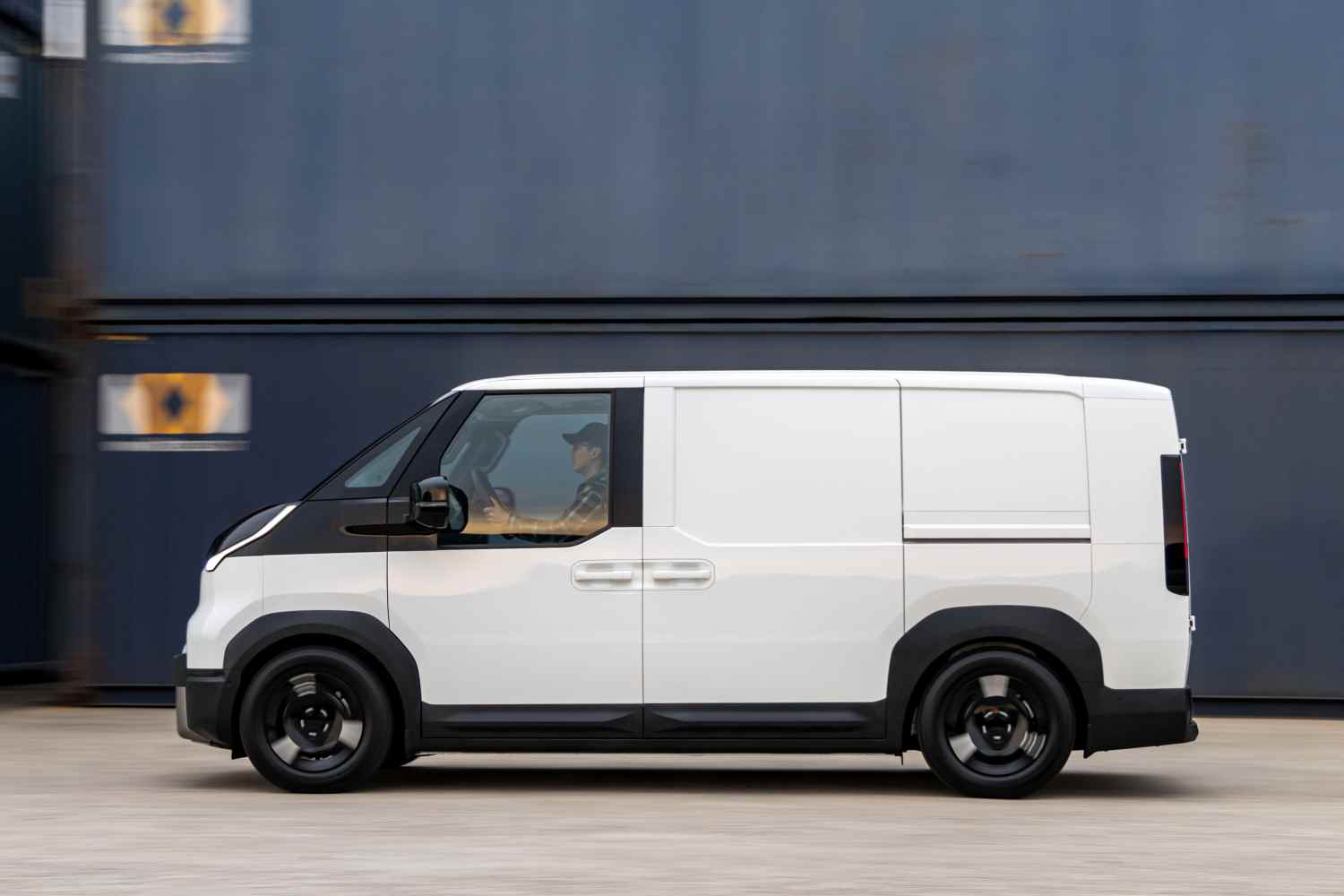 Kia PV5-Cargo-Clear White-Dynamic 2