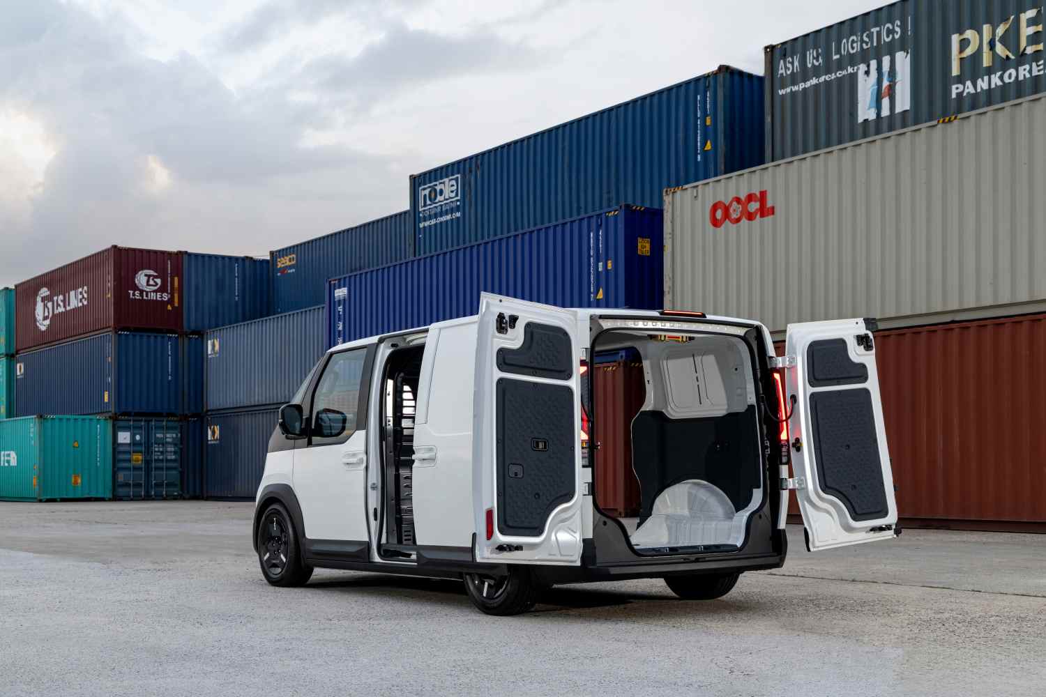 Kia PV5-Cargo-Clear White--Static 3