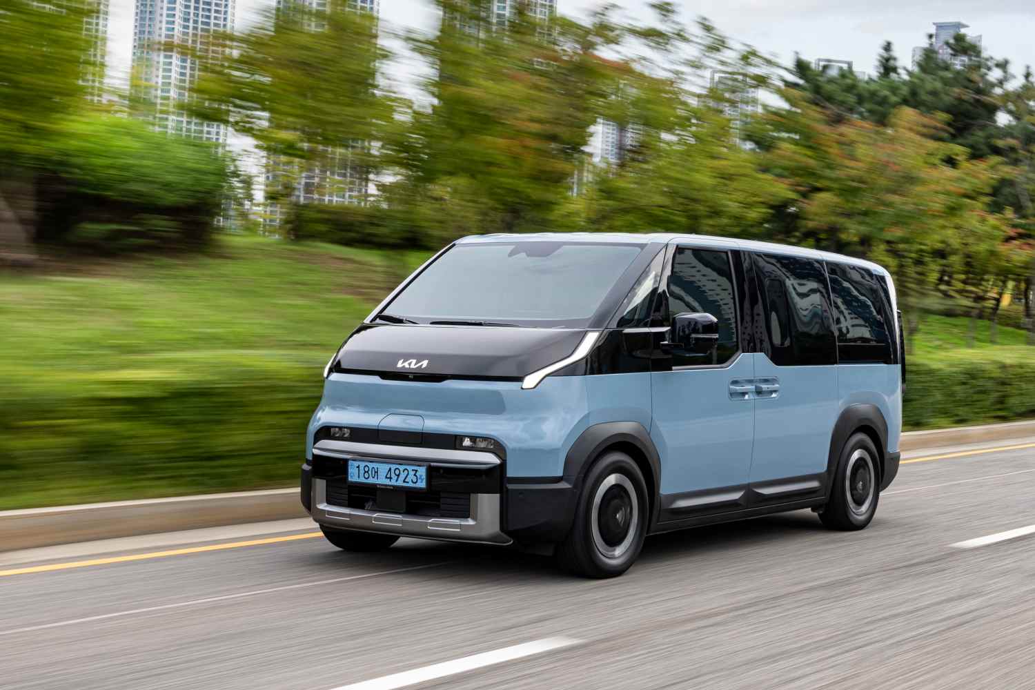 Kia PV5-Passenger-Frost Blue-Dynamic 1