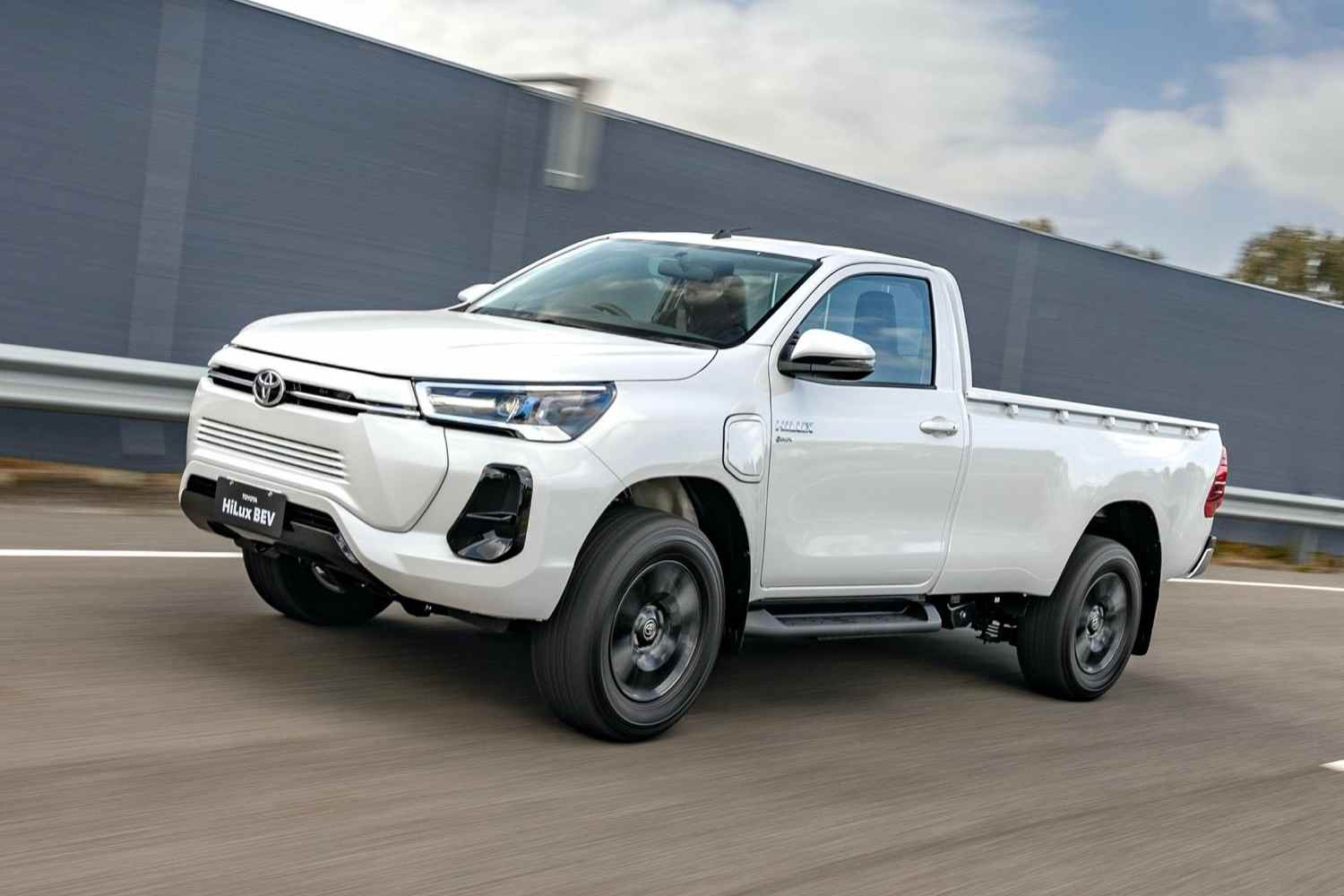 Toyota HiLux BEV prototype 1