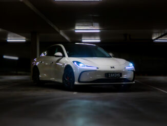 Standard full-exterior shot of the IM5 Performance 2025 model