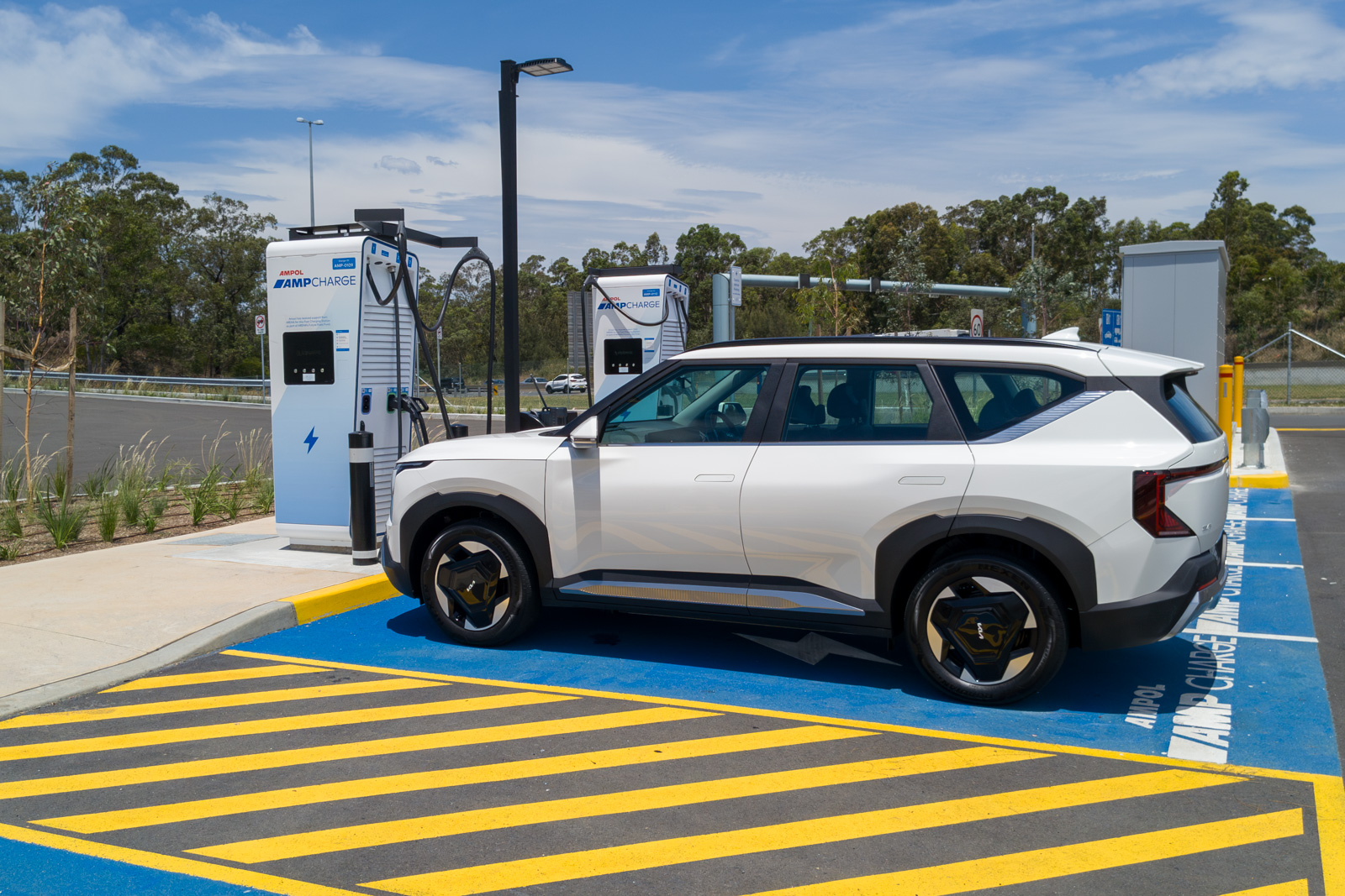 Kia EV5 using a CCS2 DC fast charger, capable of 10-80% charge in approximately 36 minutes.