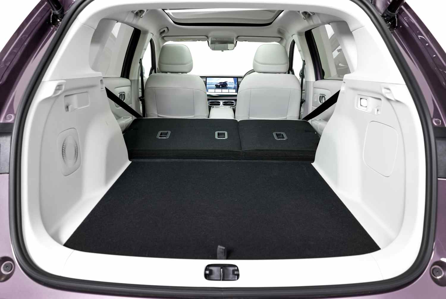 Leapmotor B10 interior boot 1