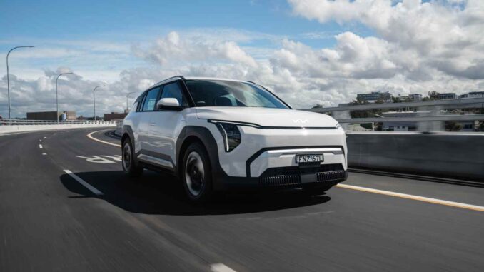 2025 KIA_EV3_ClearWhite_045