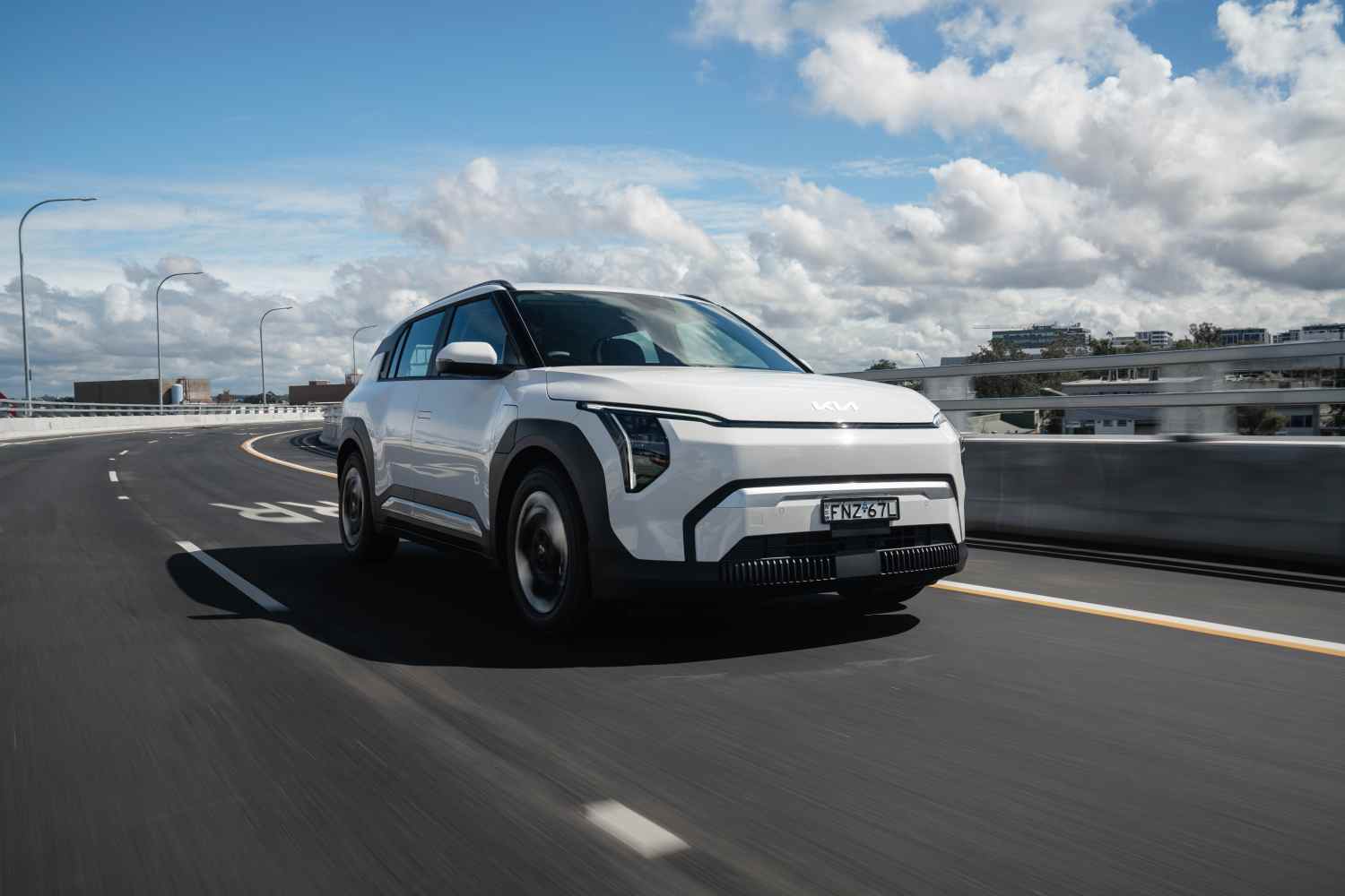 2025 KIA_EV3_ClearWhite_045