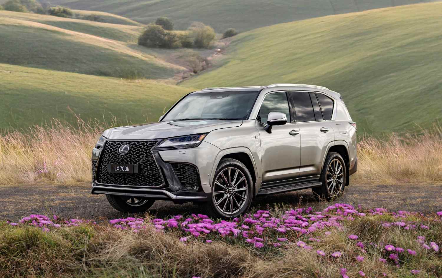 Lexus LX 700h front exterior 1