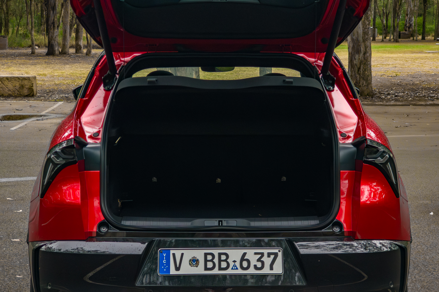 2026 Alfa Romeo Junior Ibrida boot open – 415-litre cargo bay