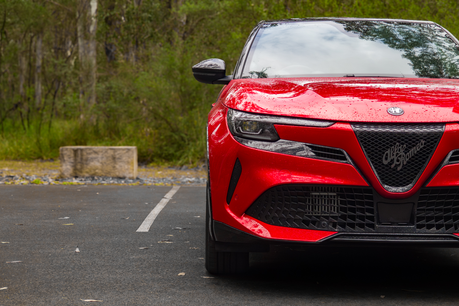 Low-angle view of the Junior Ibrida's scudetto grille and LED daytime running lights