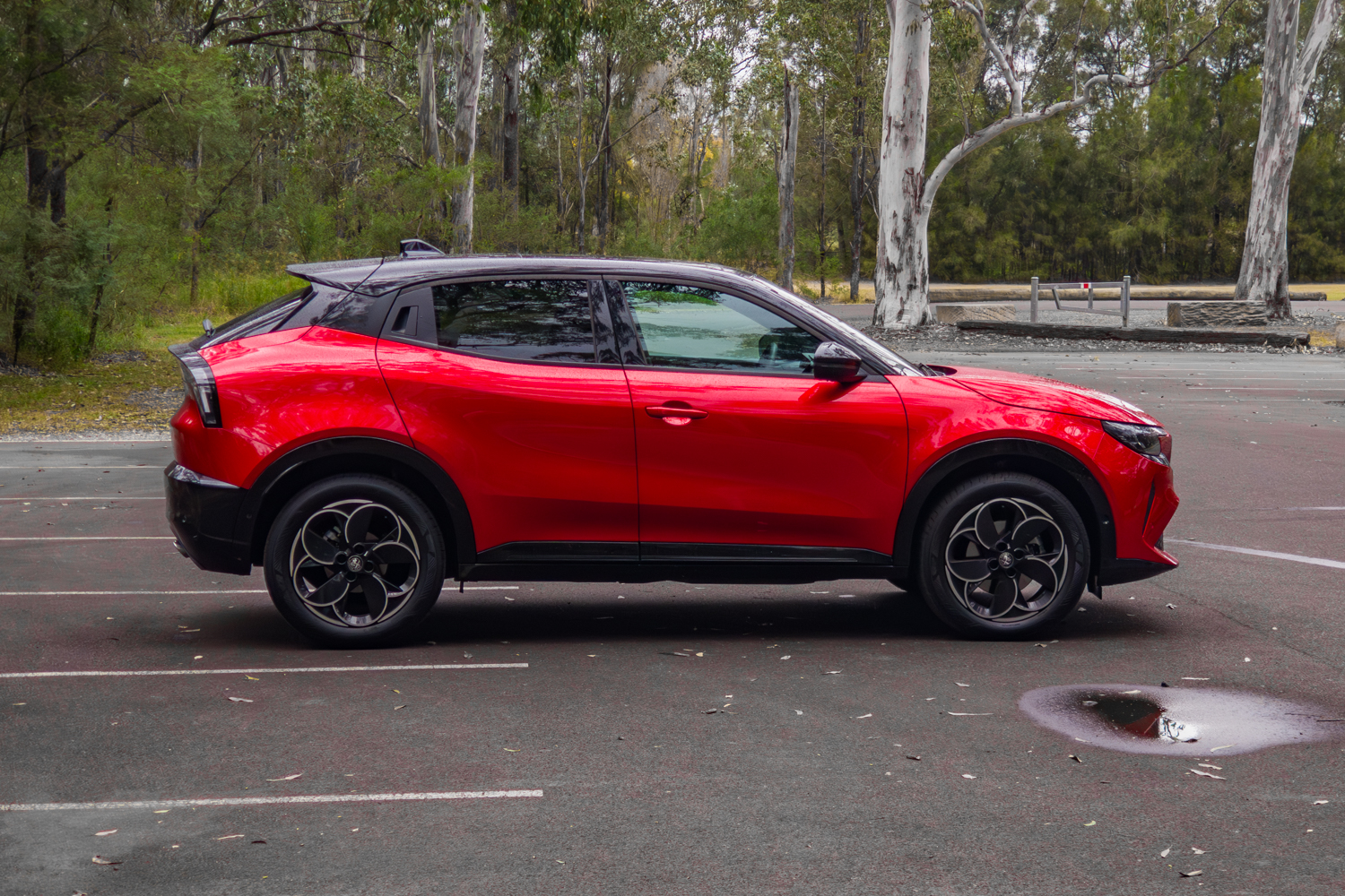 2026 Alfa Romeo Junior Ibrida side profile – full silhouette view