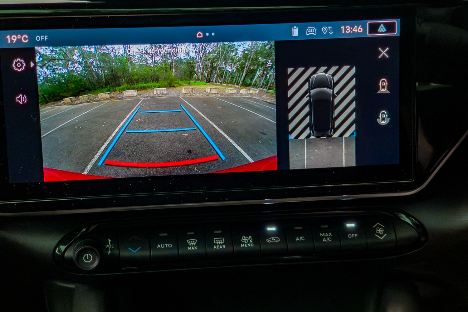 10.25-inch touchscreen displaying the 360-degree parking camera view