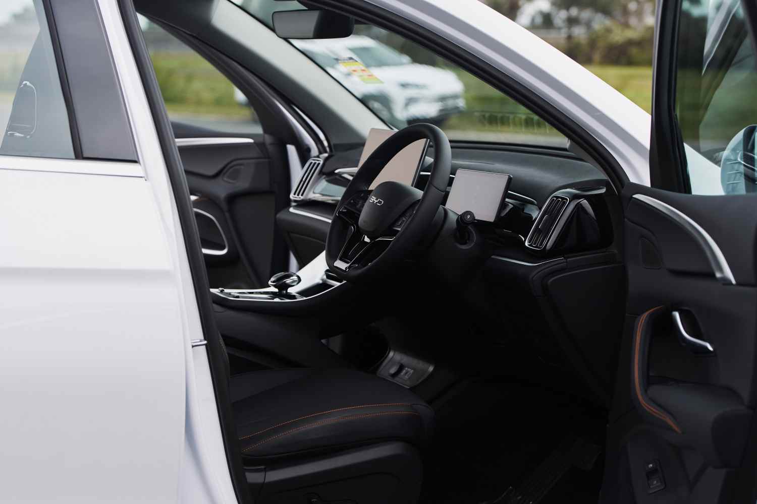2026 BYD SEALION 5 interior front