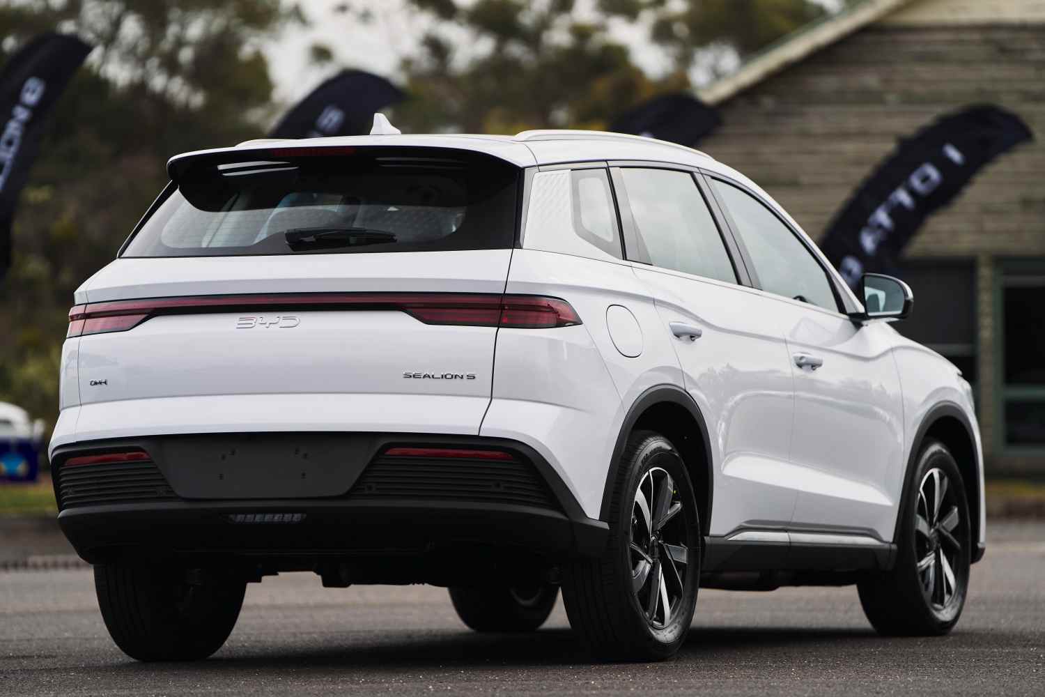 2026 BYD SEALION 5 rear