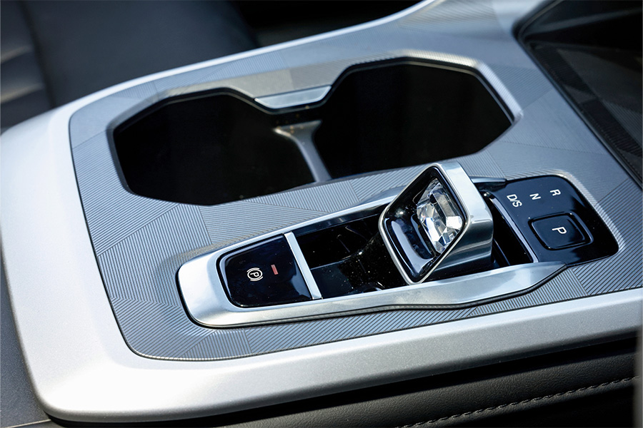 2026-gac-emzoom-centre-console-900x600