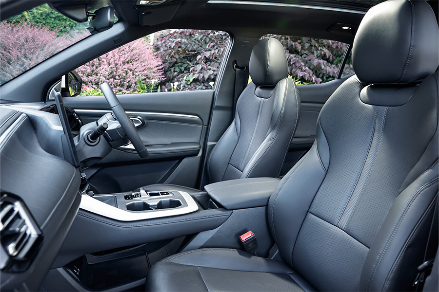 2026-gac-emzoom-front-seats-900x600