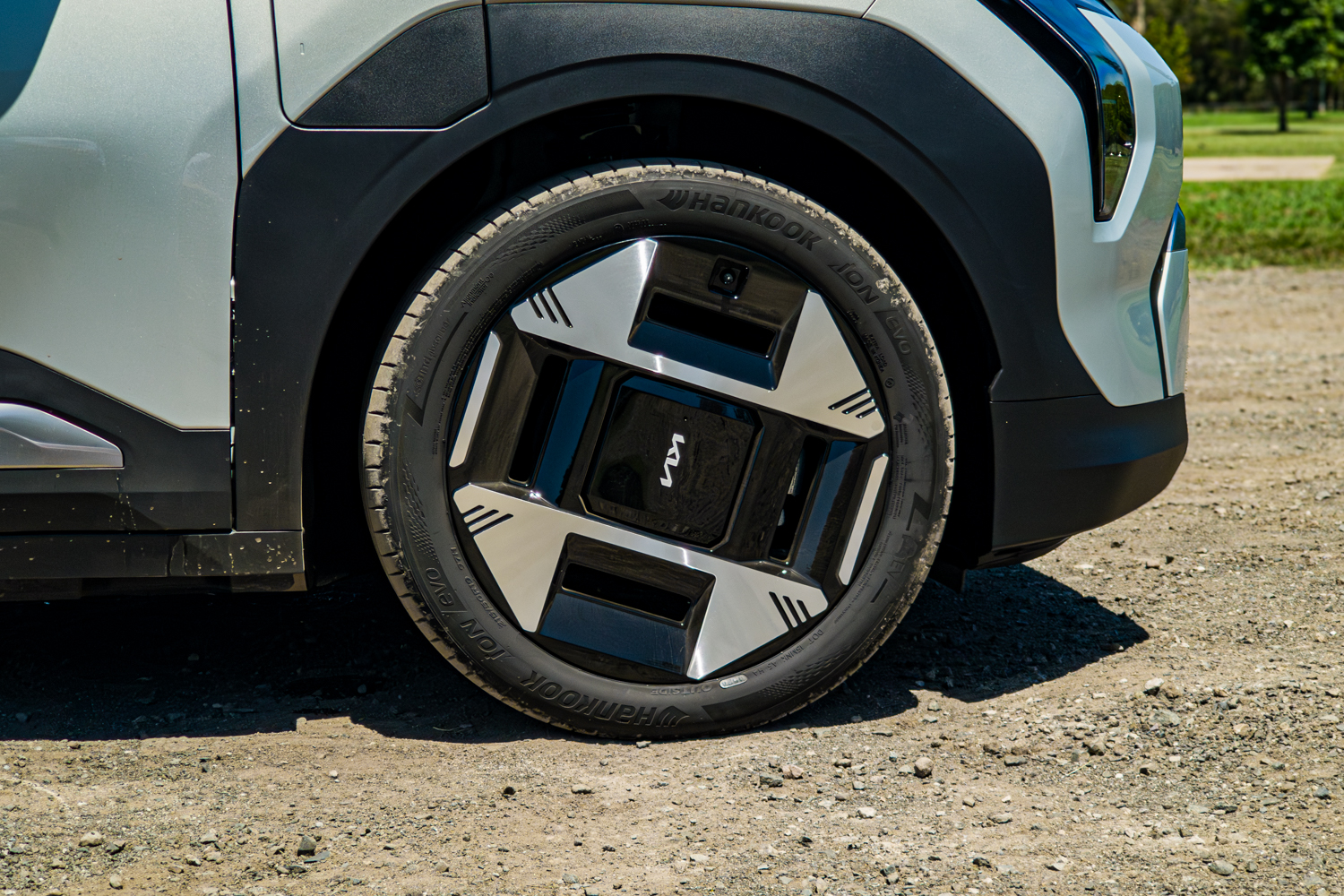 Close-up of the front 19-inch alloy wheel and Hankook tyre on the 2026 Kia EV3 Earth Long Range