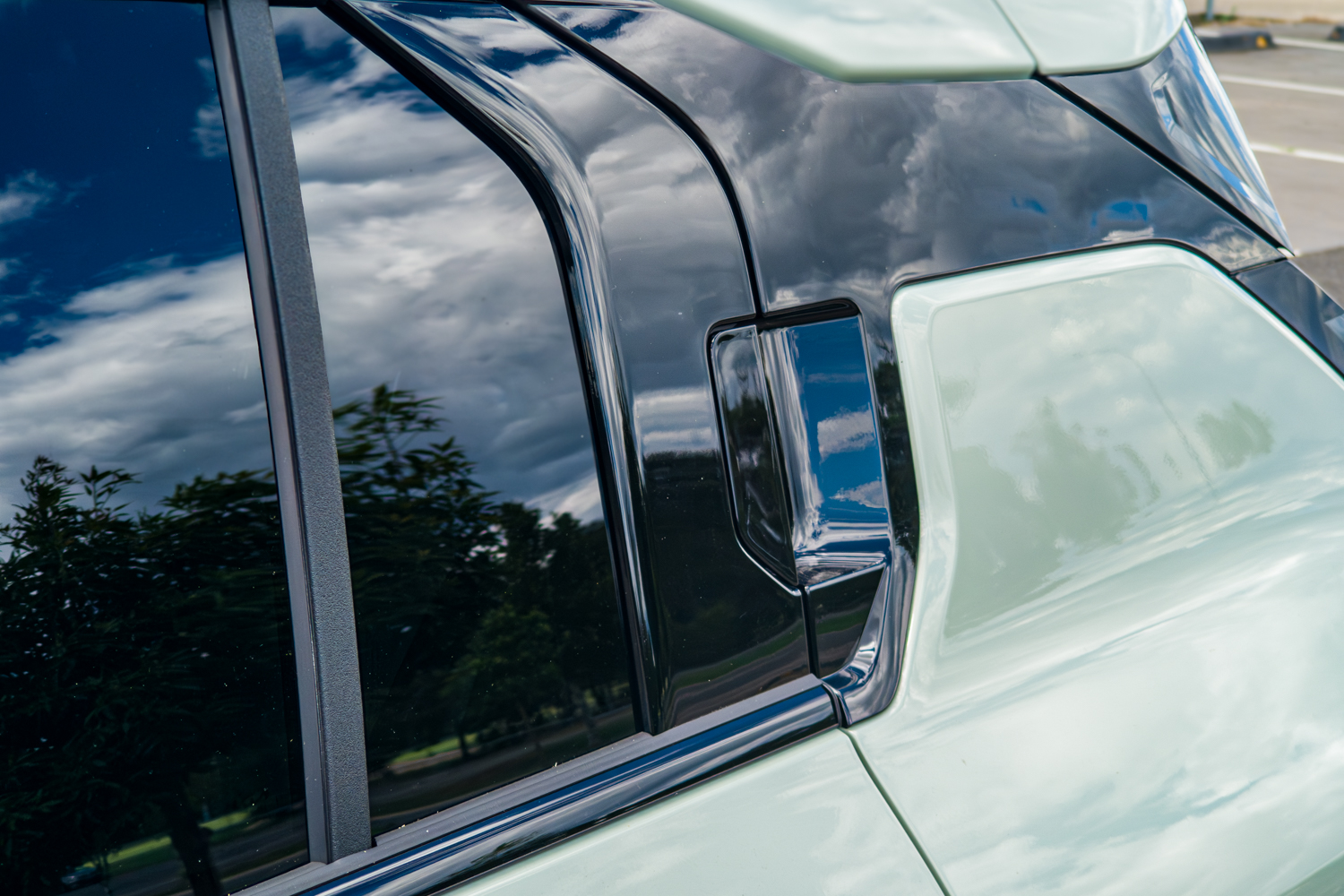 Close-up of the 2026 Kia EV3 GT-Line C-pillar with flush-integrated rear door handle