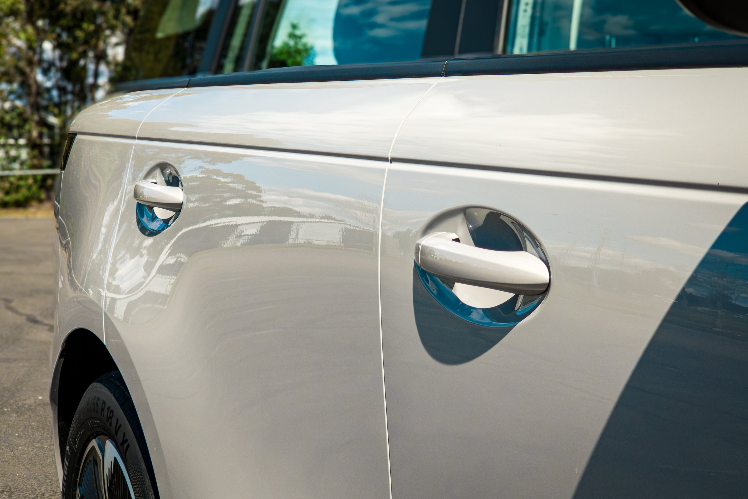 Close-up of the flush pop-out door handles on the Stone Grey 2026 Jaecoo J5 EV Summit