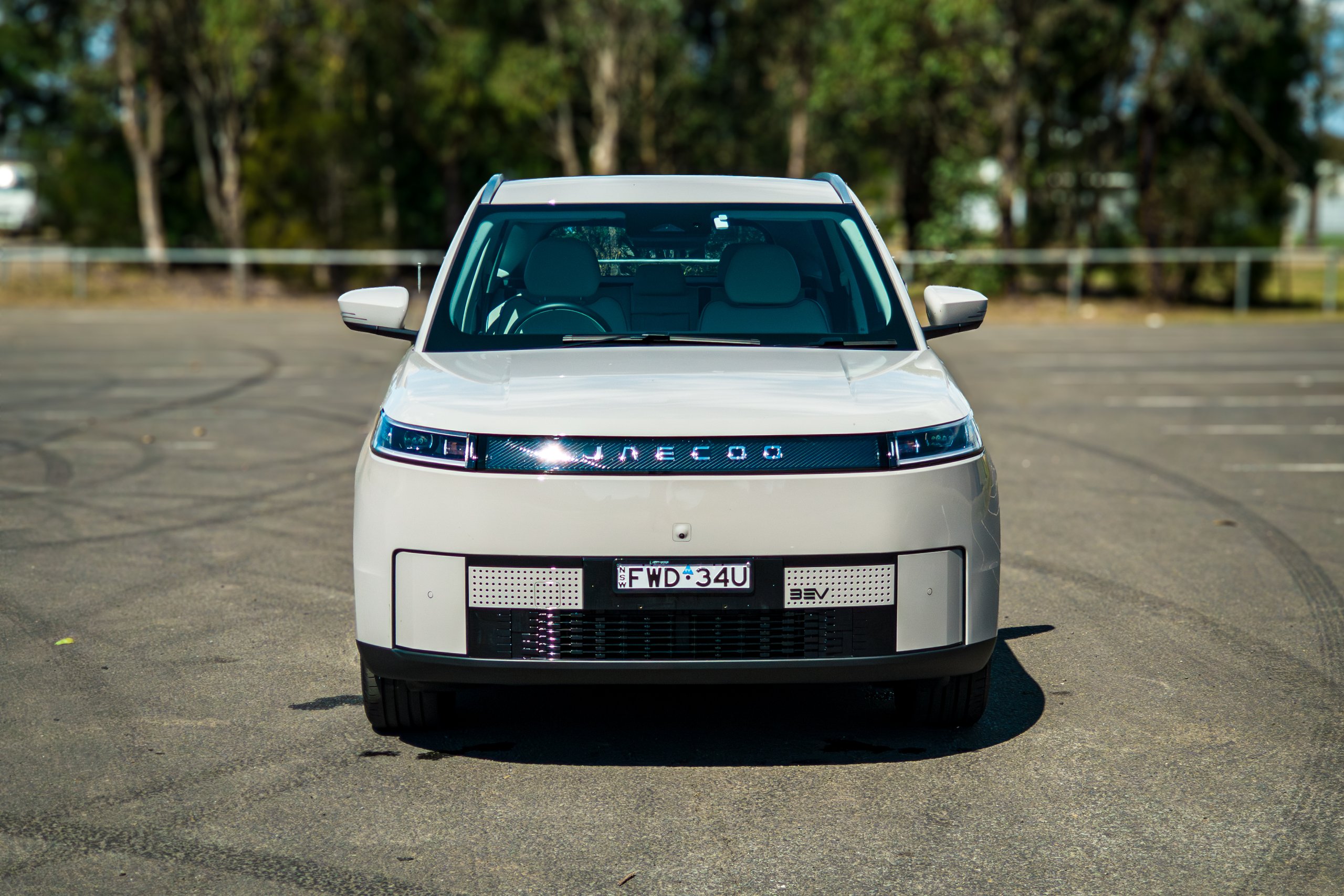 Straight-on front view of the Stone Grey 2026 Jaecoo J5 EV Summit with the wing mirrors out