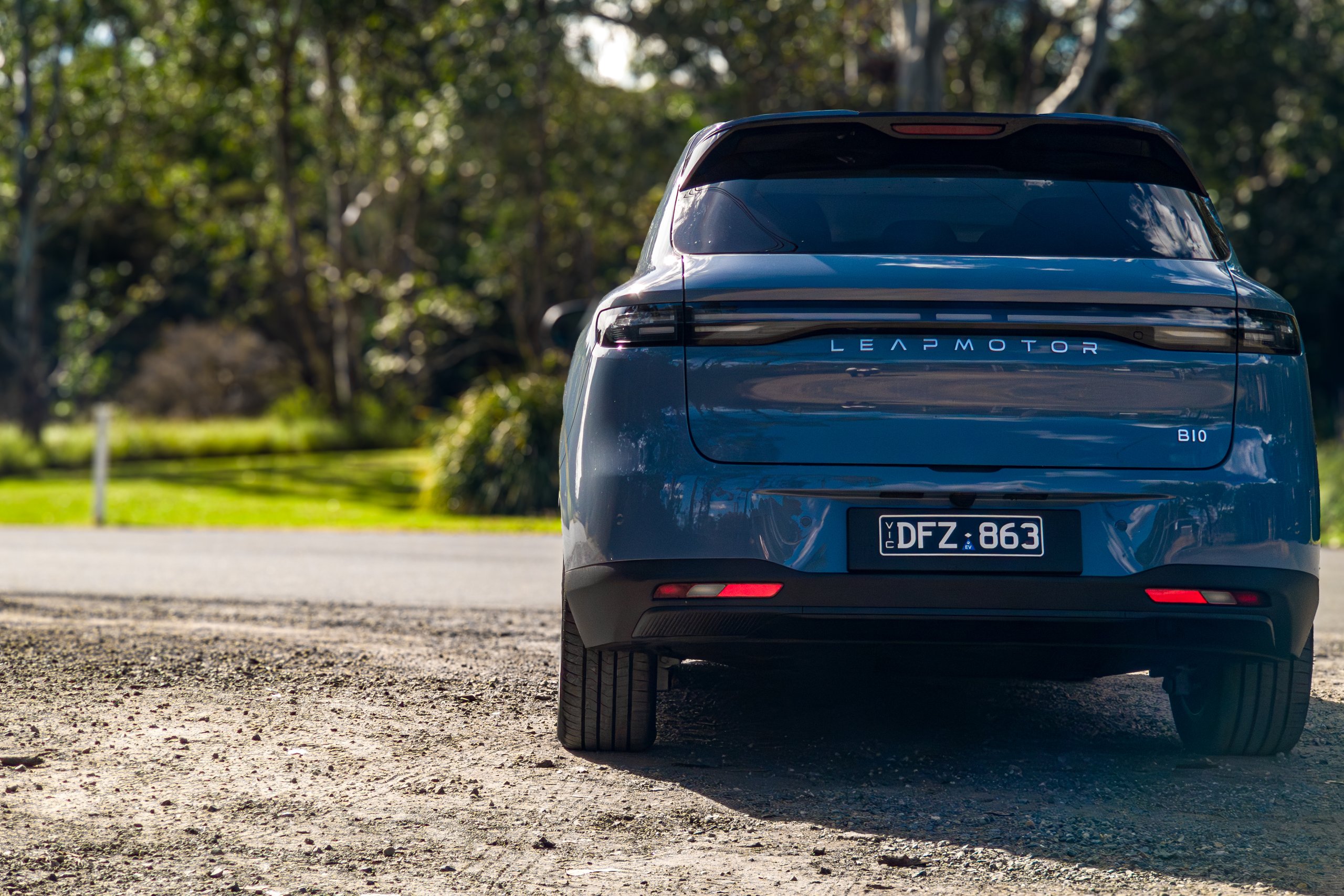 Wide straight-on rear of the 2026 Leapmotor B10 showing full tailgate and badging