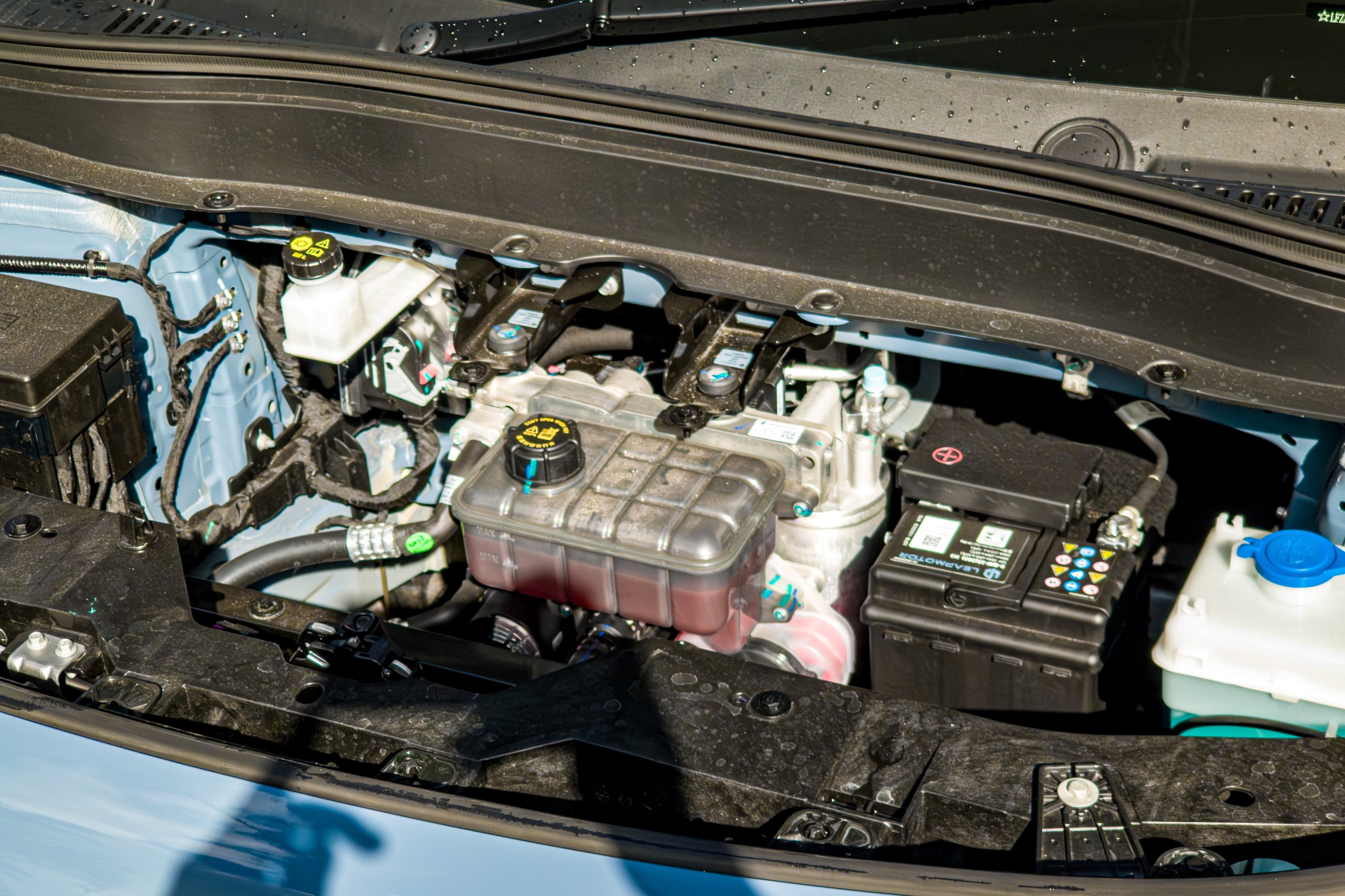 2026 Leapmotor B10 open bonnet showing EV front bay with fluid reservoirs and 12V battery